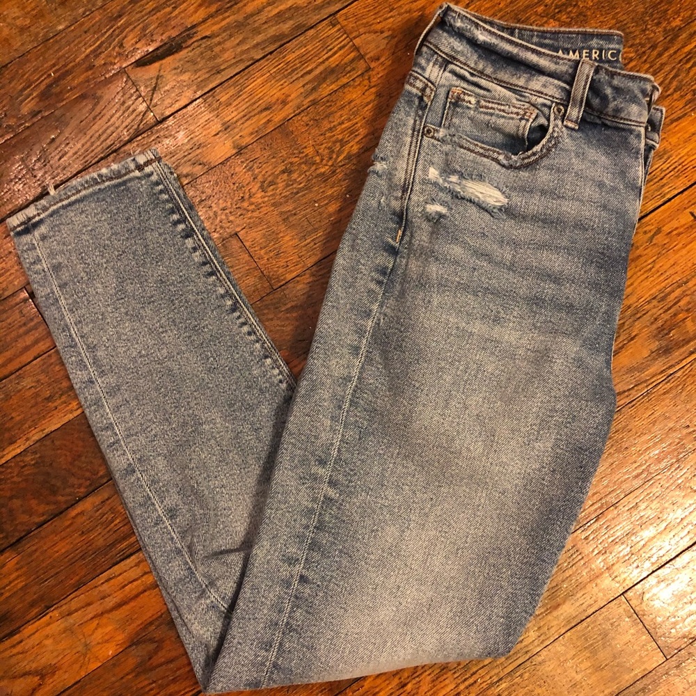 American Eagle Stretch Mom Jean distressed